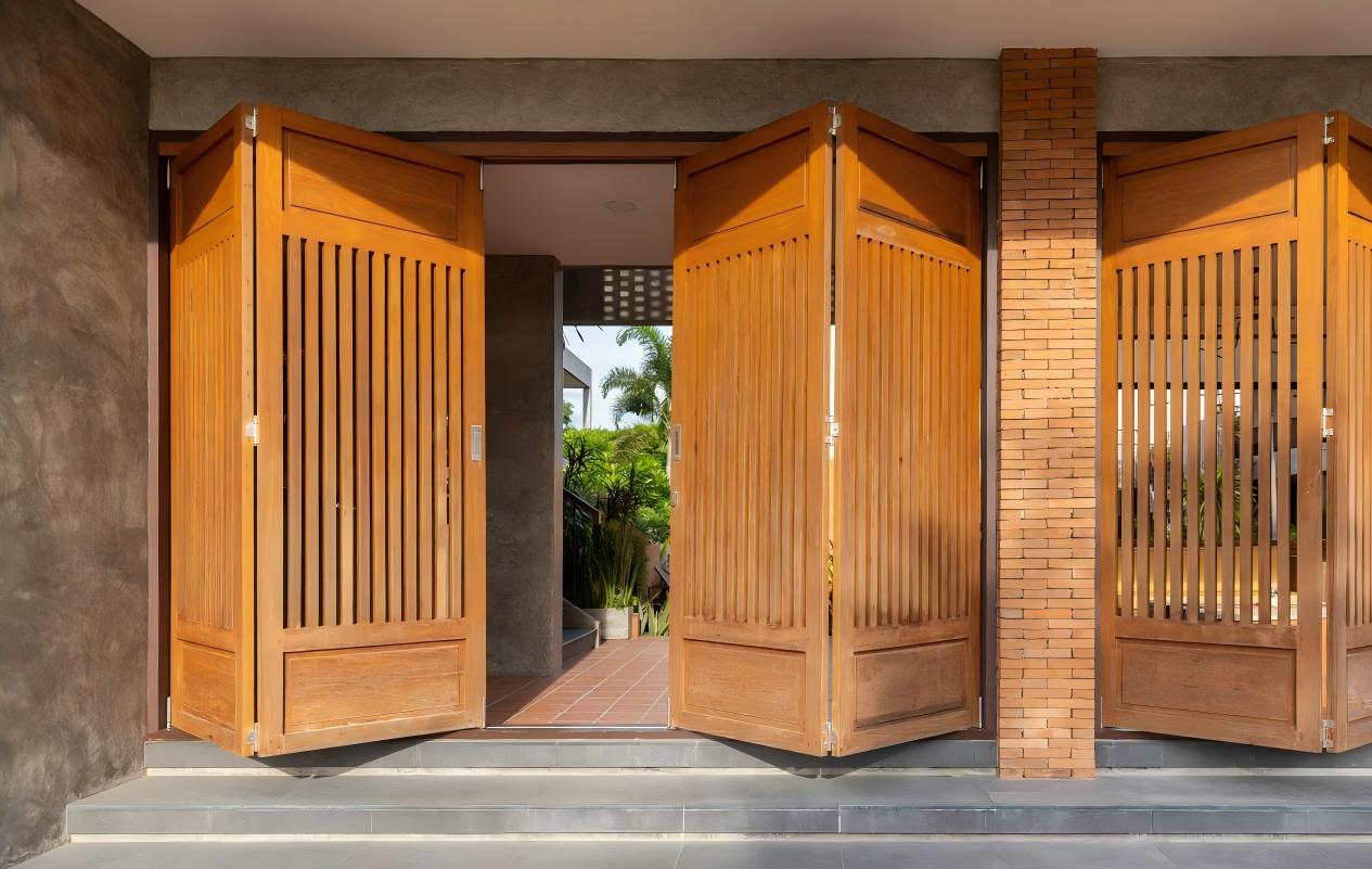 exterior door hinges.jpg